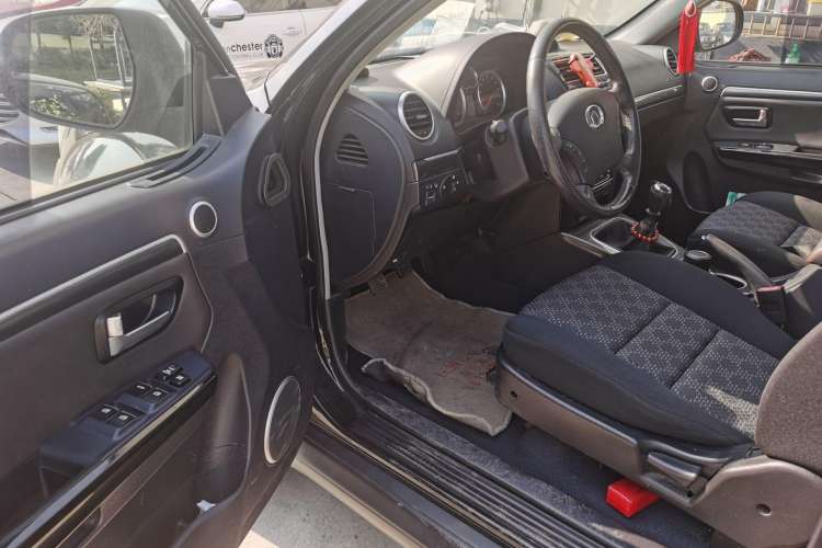 Used Haval H5 Classic 2013 Zhizun Edition 2.0T Manual Two-Wheel Drive Entry-Level Model