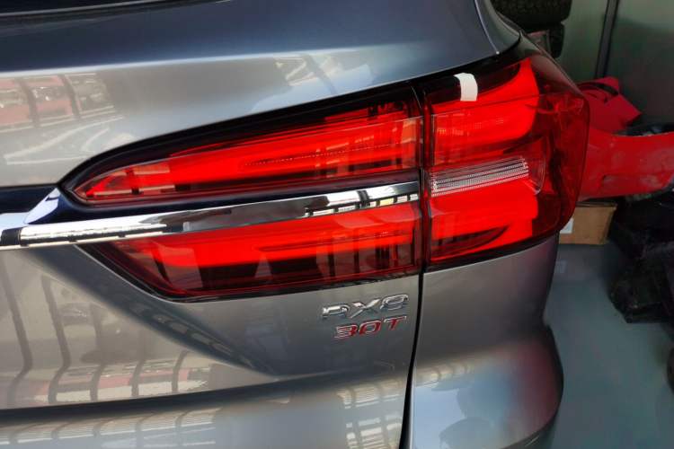 Used Roewe RX8 2018 30T Smart Connectivity Two-Wheel Drive Flagship Edition
