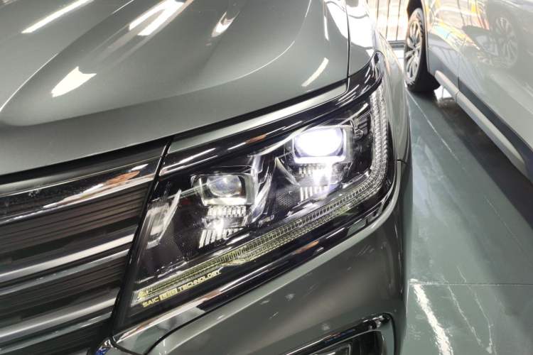 Used Roewe RX8 2018 30T Smart Connectivity Two-Wheel Drive Flagship Edition
