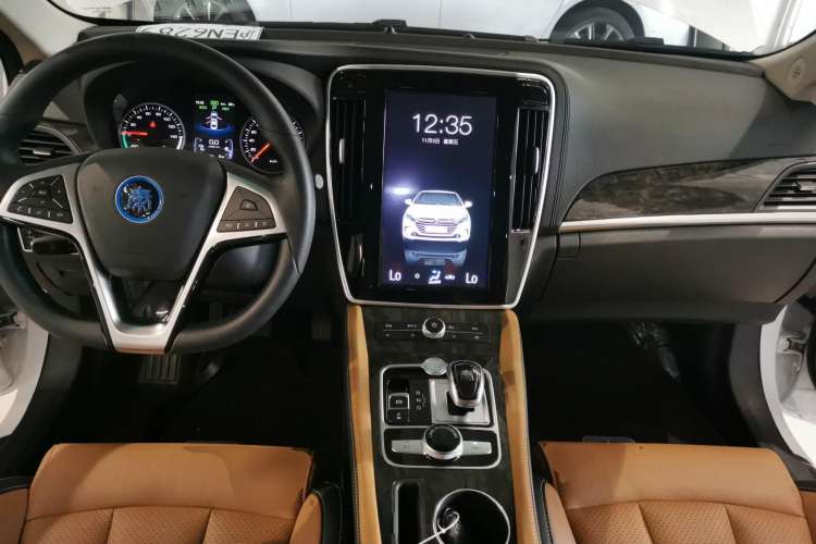 Used BYD Qin New Energy 2017 1.5T Luxury Model Center Console