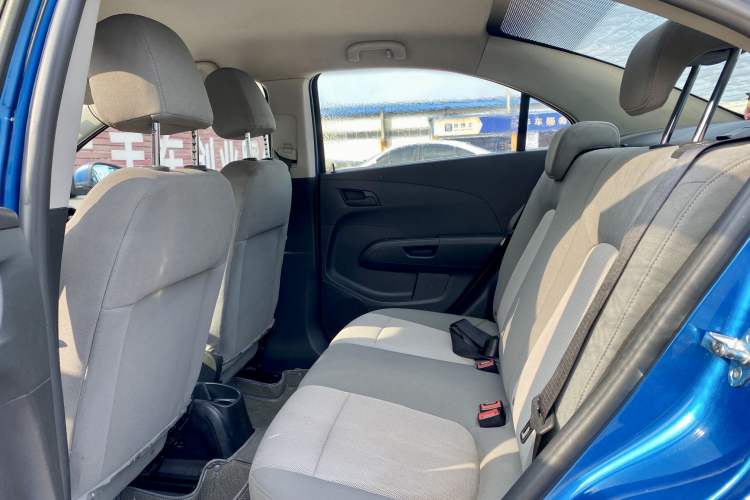 Used Chevrolet Aveo Sonic 2011 Sedan 1.4L Manual Transmission SE
