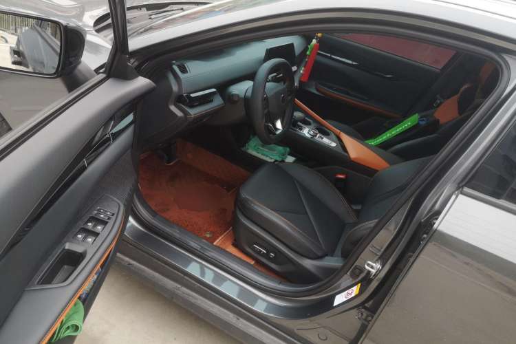 Used CHANGAN UNI-V iDD 2023 Zhidian iDD 1.5T 113km Smart & Fun Version (Rapid Edition)