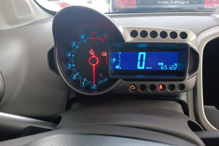 Used Chevrolet Aveo Sonic 2011 Sedan 1.4L Manual Transmission SE
