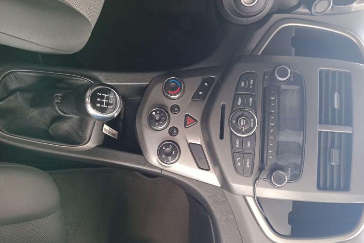 Used Chevrolet Aveo Sonic 2011 Sedan 1.4L Manual Transmission SE
