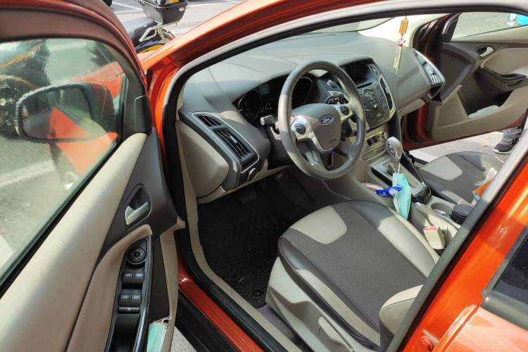 Used Ford Focus 2012 Hatchback 1.6L Automatic Fashion Edition
