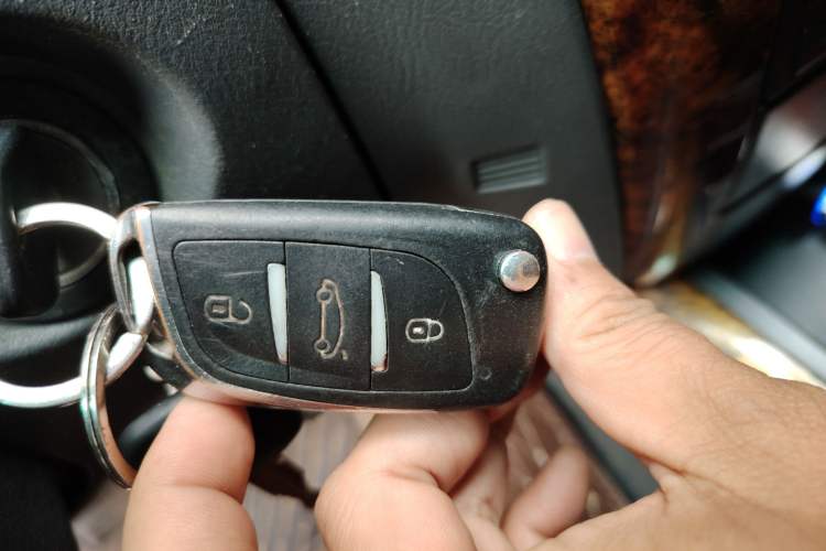 Used Huanghai Aolong CUV 2010 2.0L Two-Wheel-Drive DD6470 Standard Version
