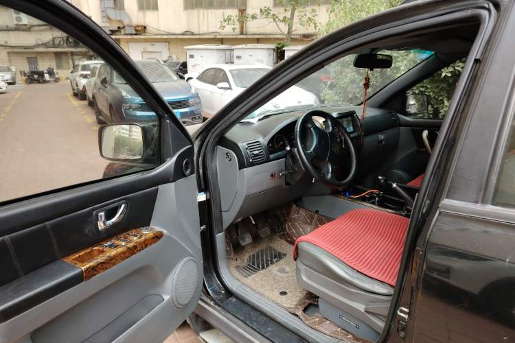 Used Huanghai Aolong CUV 2010 2.0L Two-Wheel-Drive DD6470 Standard Version
