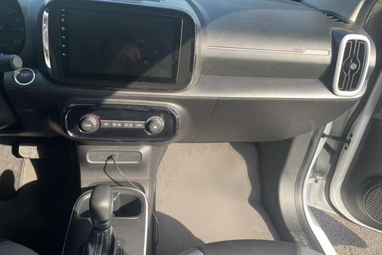 Used Roewe Clever 2022 311km QiQi BoBo Edition Interior 3