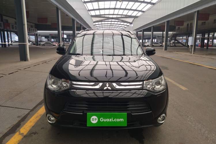 Used Mitsubishi Outlander 2013 2.4L Four-Wheel Drive Luxury Navigation Version 7 Seats
