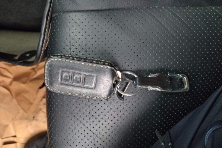 Used Mitsubishi Outlander 2013 2.4L Four-Wheel Drive Luxury Navigation Version 7 Seats
