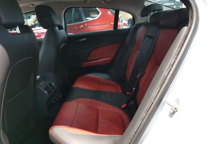 Used Jaguar XE 2015 2.0T 200 PS R-Sport