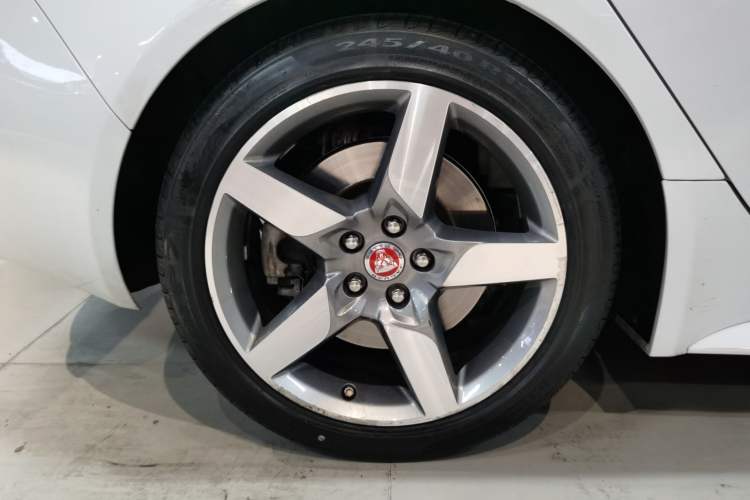 Used Jaguar XE 2015 2.0T 200 PS R-Sport