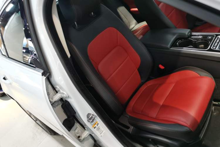 Used Jaguar XE 2015 2.0T 200 PS R-Sport