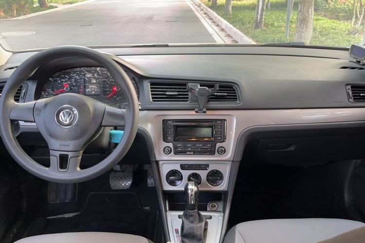 Used Volkswagen Gran Lavida 2013 1.6L Automatic Fashion Model
