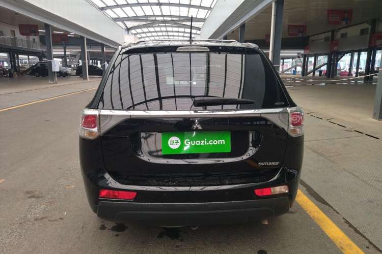 Used Mitsubishi Outlander 2013 2.4L Four-Wheel Drive Luxury Navigation Version 7 Seats
