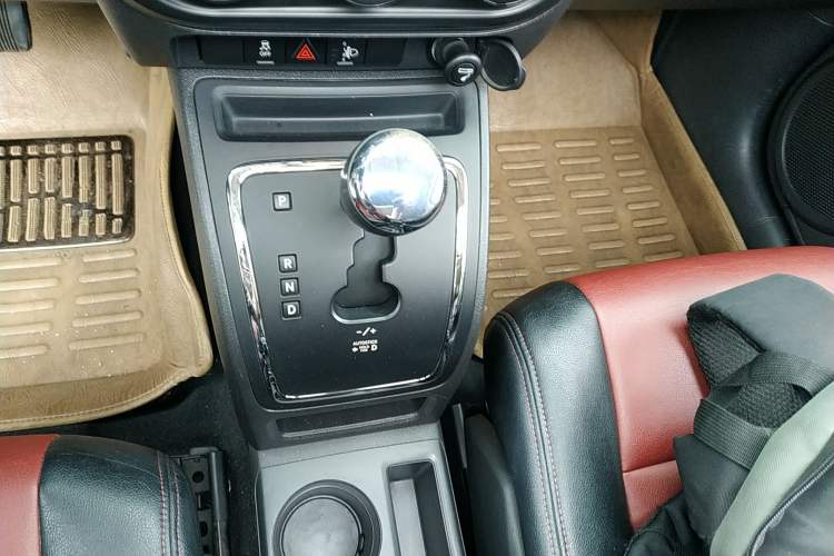 Used Jeep Compass 2012 2.4L four-wheel-drive sport version
