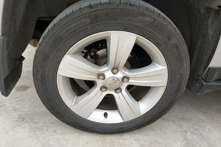 Used Jeep Compass 2012 2.4L four-wheel-drive sport version
