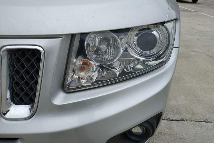 Used Jeep Compass 2012 2.4L four-wheel-drive sport version
