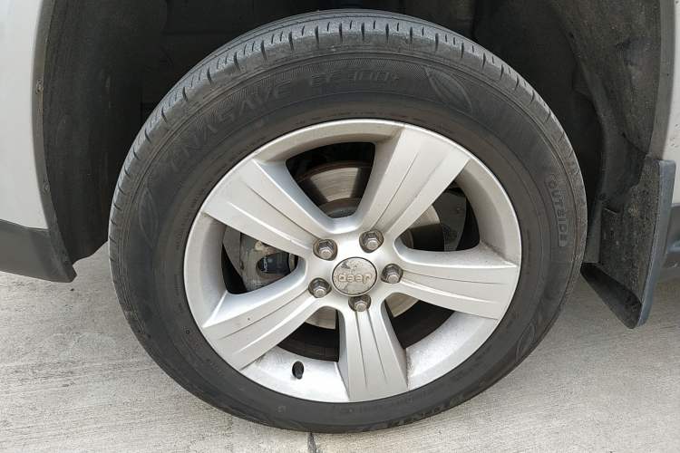 Used Jeep Compass 2012 2.4L four-wheel-drive sport version
