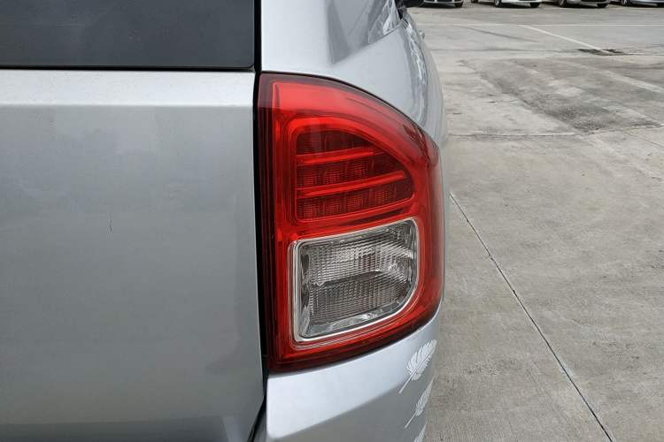 Used Jeep Compass 2012 2.4L four-wheel-drive sport version
