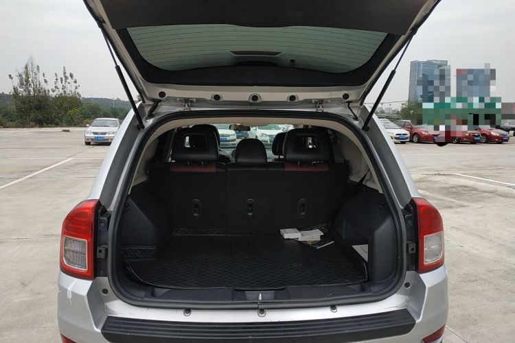 Used Jeep Compass 2012 2.4L four-wheel-drive sport version
