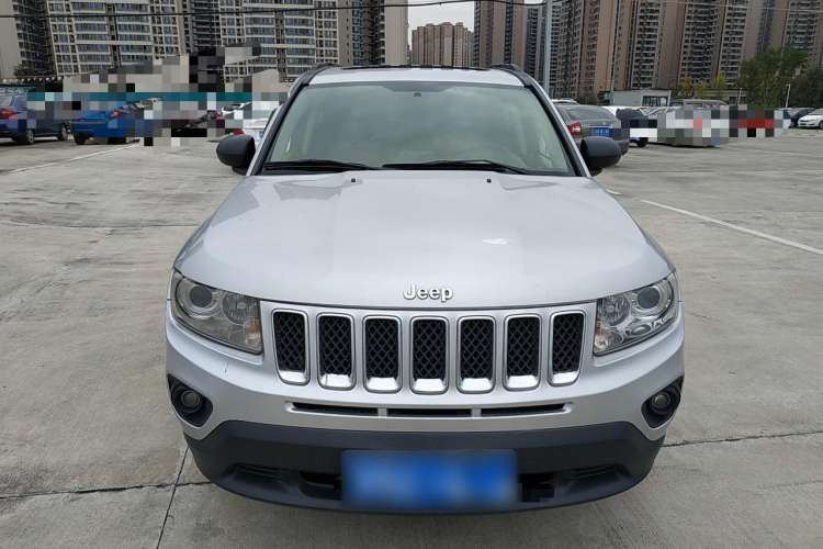 Used Jeep Compass 2012 2.4L four-wheel-drive sport version
