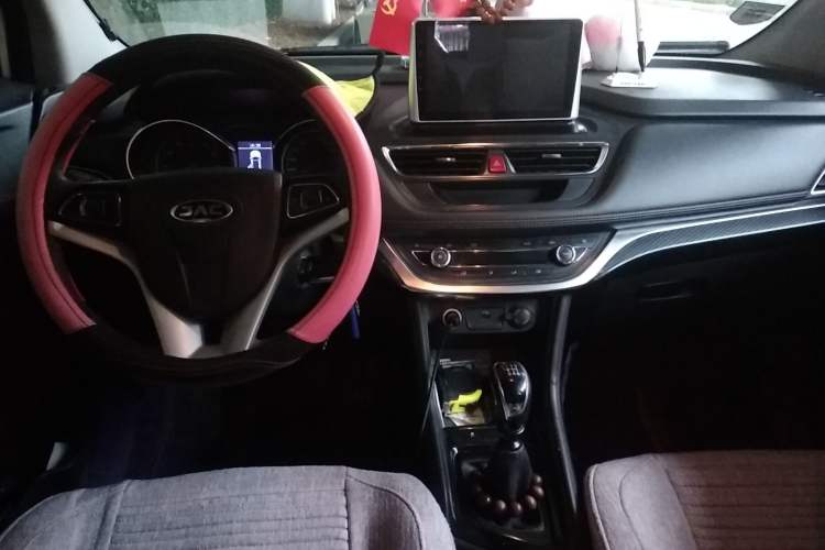 Used JAC Refine S3 2017 1.5L Manual Luxury Model Center Console