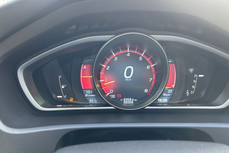 Used Volvo V40 2013 2.0T Zhiya Edition
