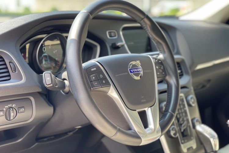 Used Volvo V40 2013 2.0T Zhiya Edition
