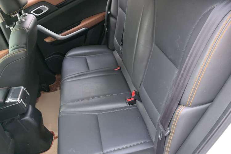 Used Dongfeng Aeolus AX4 2018 1.6L Manual Trendy Model with Sunroof
