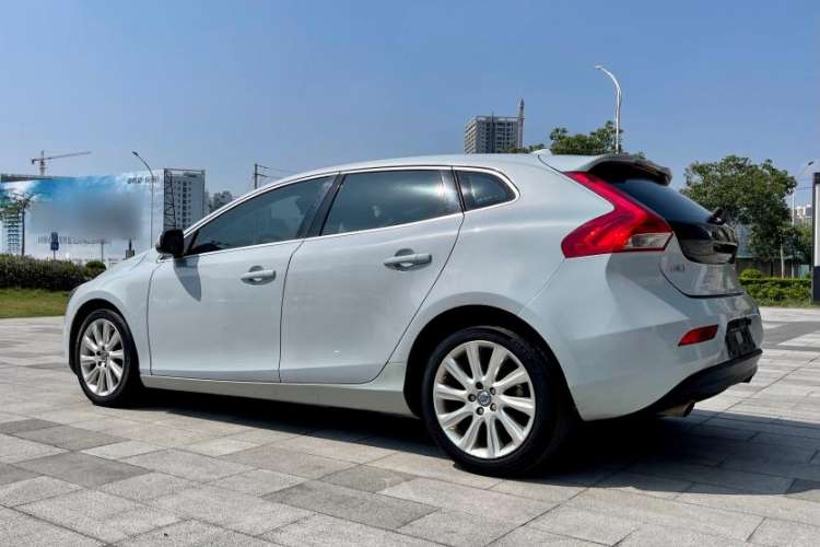Used Volvo V40 2013 2.0T Zhiya Edition
