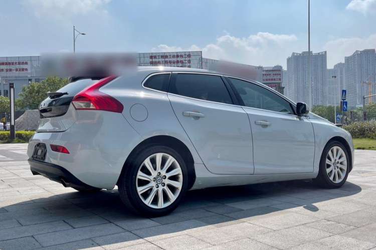 Used Volvo V40 2013 2.0T Zhiya Edition
