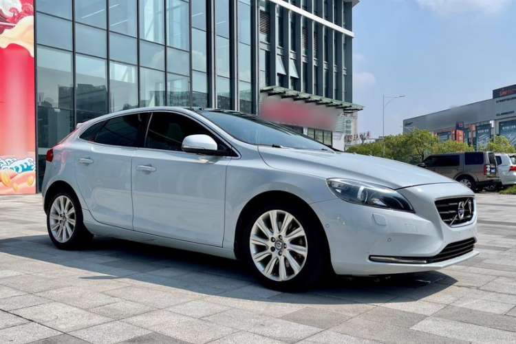 Used Volvo V40 2013 2.0T Zhiya Edition
