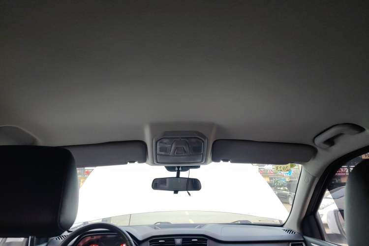 Used SAIC MAXUS T60 2017 2.4L Gasoline Manual Transmission Two-Wheel Drive Low-Profile Comfort Edition Standard Cabin
