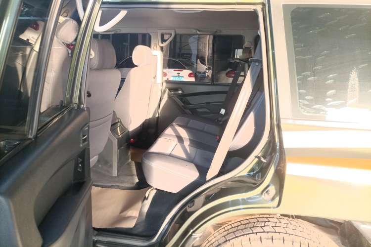 Used Leopaard Q6 2015 2.4L Manual 4x4 Excellence Edition
