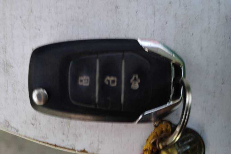 Used SAIC MAXUS T60 2017 2.4L Gasoline Manual Transmission Two-Wheel Drive Low-Profile Comfort Edition Standard Cabin
