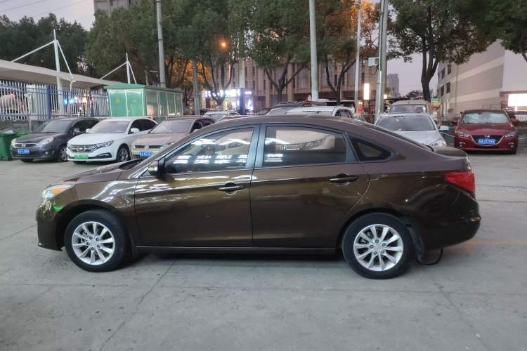 Used FORTHING Joyear S50 2014 1.5L Manual Luxury Model
