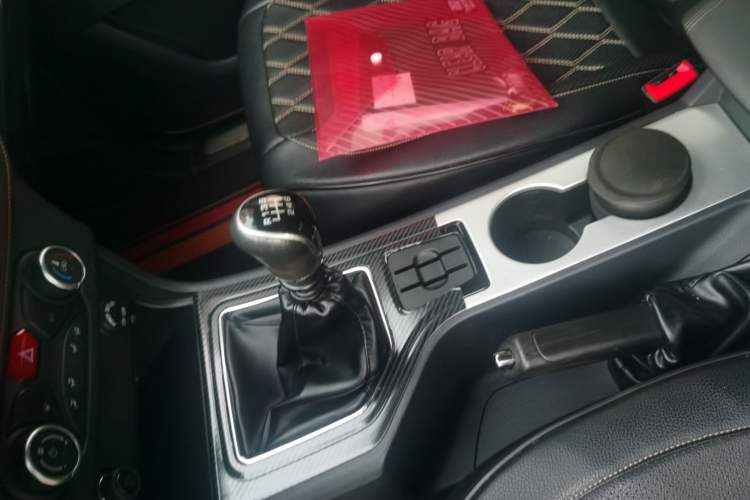 Used Zxauto Terralord 2021 2.5T Passenger Version Diesel Two-Wheel Drive Luxury Trim with Dual Wheels
