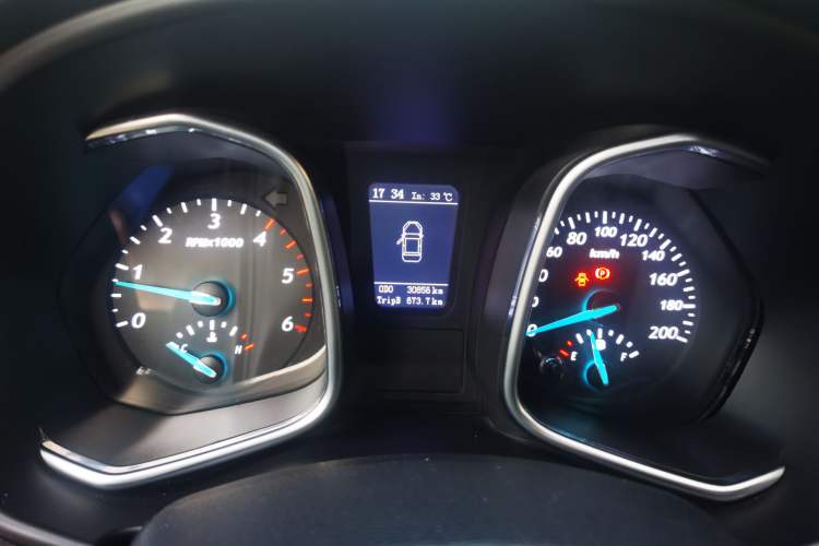 Used Zxauto Terralord 2021 2.5T Passenger Version Diesel Two-Wheel Drive Luxury Trim with Dual Wheels
