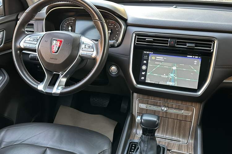 Used Roewe RX8 2018 30T Smart Connectivity Two-Wheel Drive Flagship Edition
