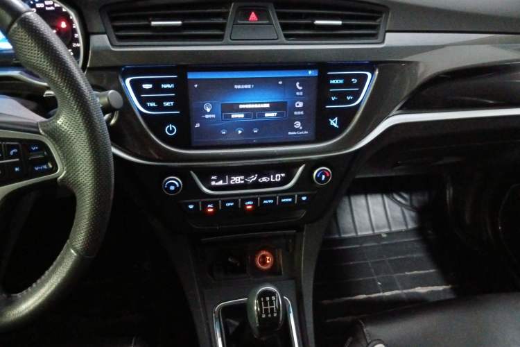 Used Geely Auto Emgrand 2017 Sedan Million Edition 1.5L Manual - Upward Version Audio And AC Panel