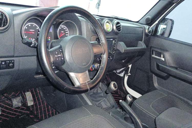 Used BAIC Off-Road BJ40 2014 2.4L Manual Cross-Country Edition
