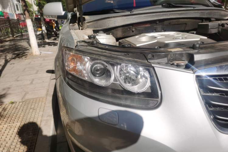 Used Hyundai Santa Fe Classic 2010 2.4 Ultimate Edition 7-Seater Four-Wheel Drive Right Front Headlight