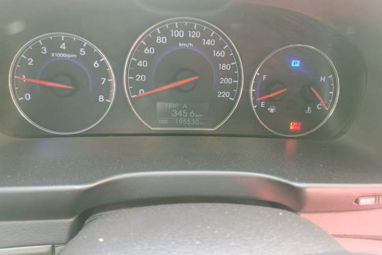 Used Hyundai Santa Fe Classic 2010 2.4 Ultimate Edition 7-Seater Four-Wheel Drive Odometer Close Up