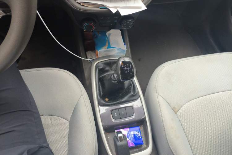 Used Chevrolet Lova RV 2016 1.5L Manual Comfort Edition Gear Lever