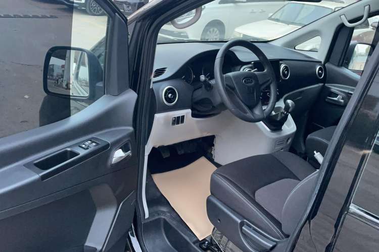 Used JAC Refine M3 2019 PLUS Maker Edition 1.8L Luxury Smart Model with 9 Seats