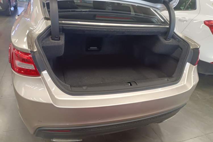 Used Geely Auto Emgrand GT 2015 1.8T Premium Model Trunk