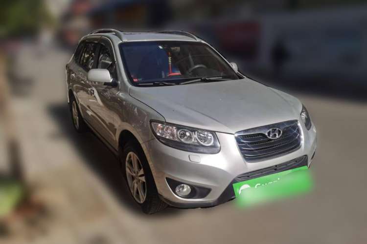 Used Hyundai Santa Fe Classic 2010 2.4 Ultimate Edition 7-Seater Four-Wheel Drive Front Right 45 Deg