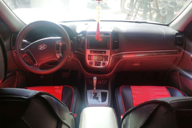 Used Hyundai Santa Fe Classic 2010 2.4 Ultimate Edition 7-Seater Four-Wheel Drive Center Console