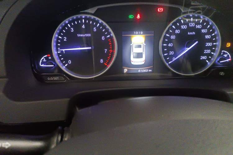 Used Geely Auto Emgrand GT 2015 1.8T Premium Model Odometer Close Up